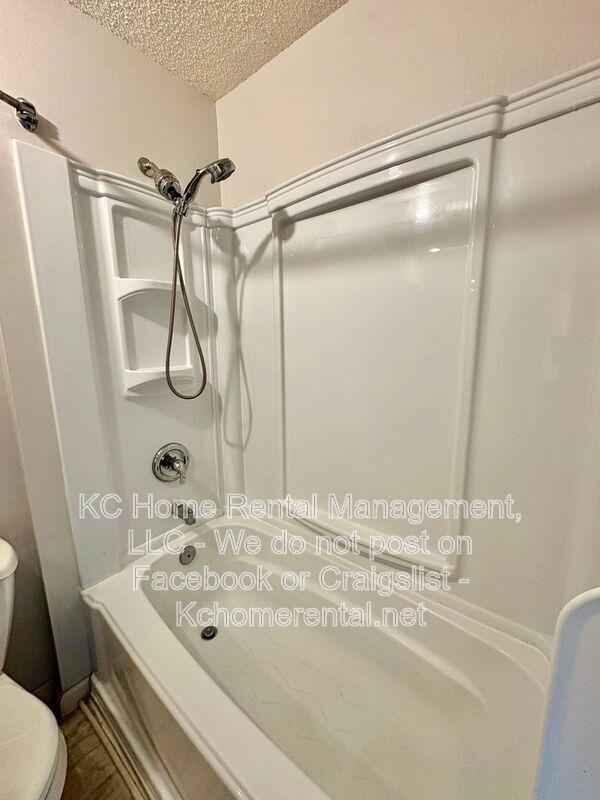 Building Photo - 8027 N Stoddard Ave