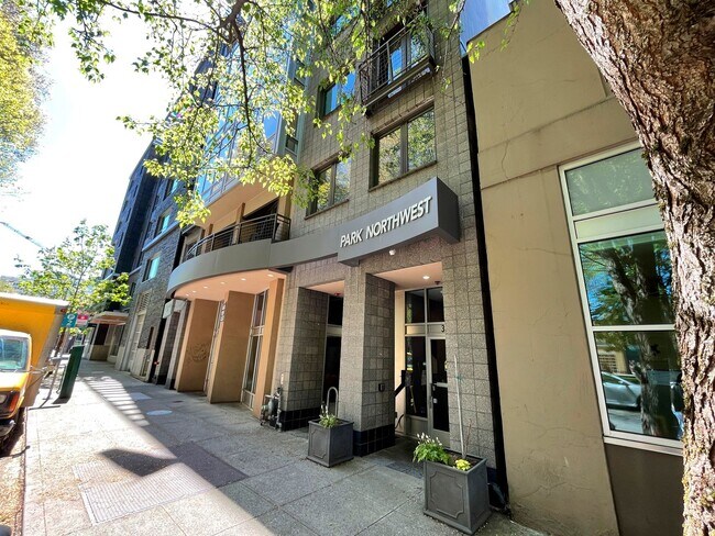 Primary Photo - Fantastic Condo in NW Portland with Washer...