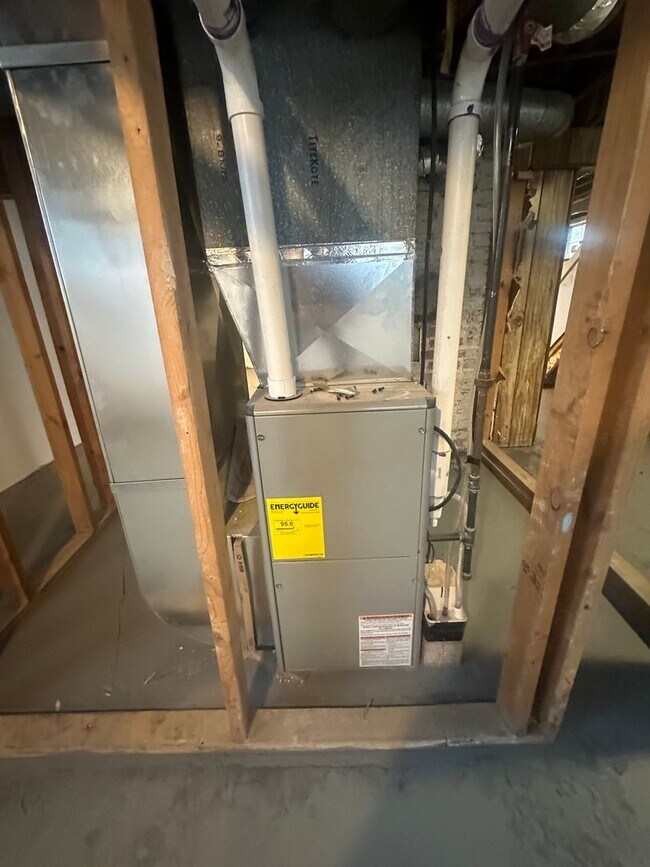 Building Photo - 4 Bed / 2 Bath Fully Updated Home on Corner Lot!