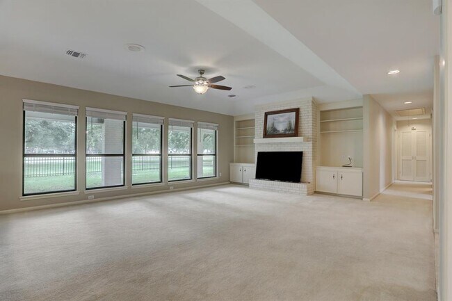 Building Photo - 2307 Fairway Cir
