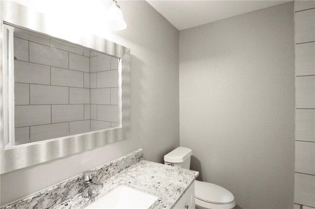 Building Photo - 521 Luther Dr