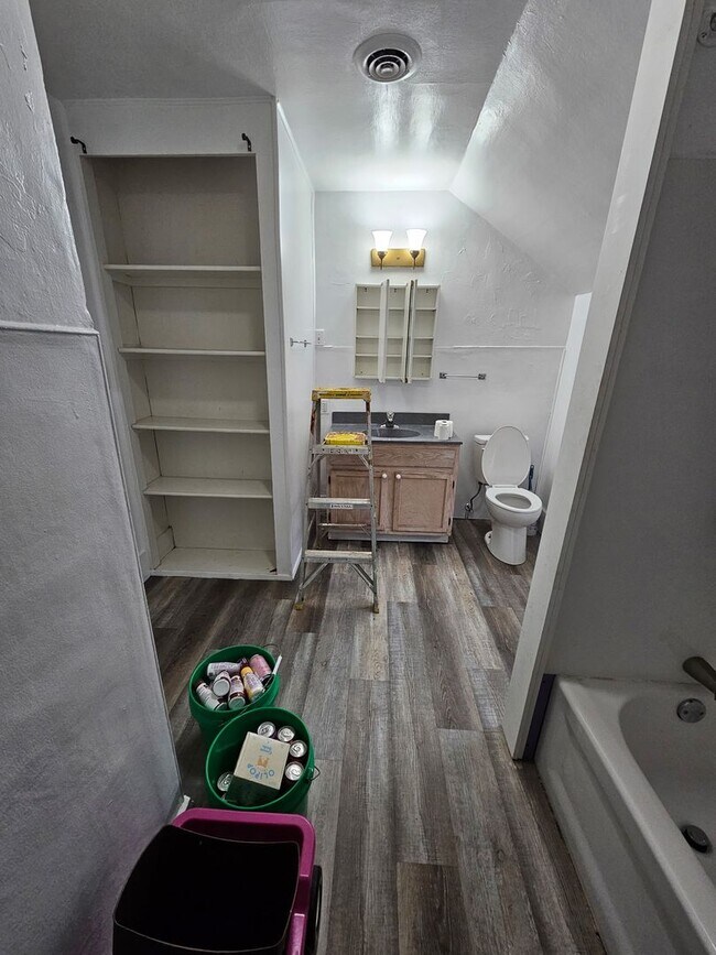 Building Photo - 1323 Shore Dr