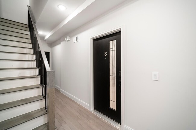 Building Photo - 131 Clifton Pl