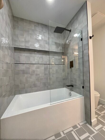 Building Photo - 323 Gross St