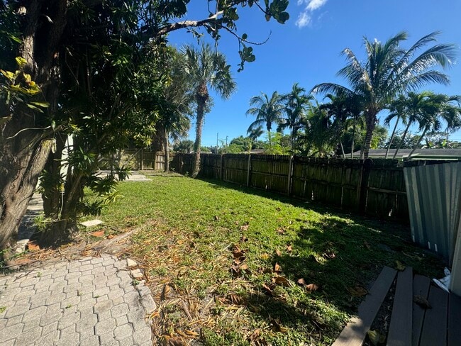 Building Photo - 8817 Dania Dr
