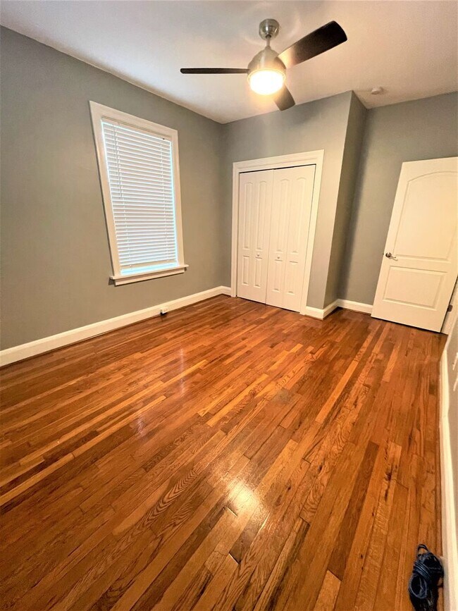 Building Photo - $1750 - Spacious & Updated 2B/2B Main Floo...