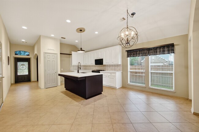 Building Photo - 2826 Lakecrest Forest Dr