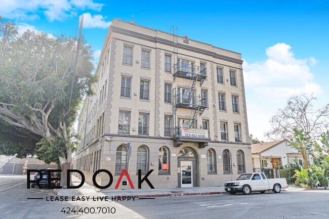 Building Photo - 5600 Fernwood Ave