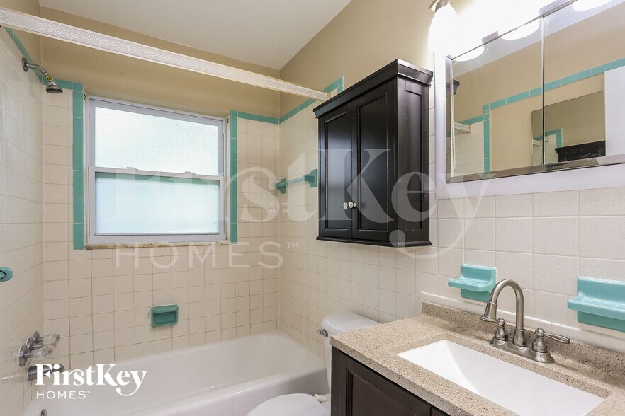 Building Photo - 5425 13th Ave N