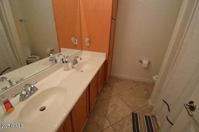 Building Photo - 857 W Glenmere Dr