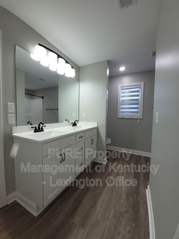 Building Photo - 521 Sapphire Dr