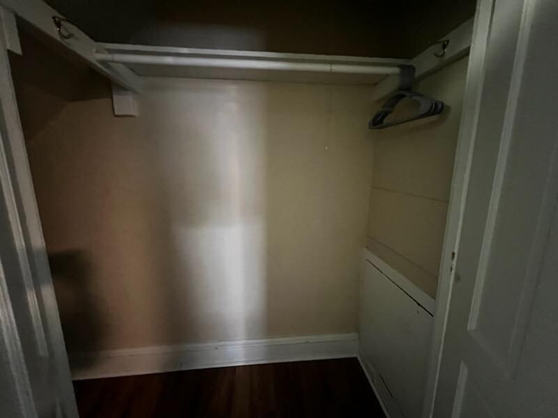 Building Photo - 222 Lewis Ave