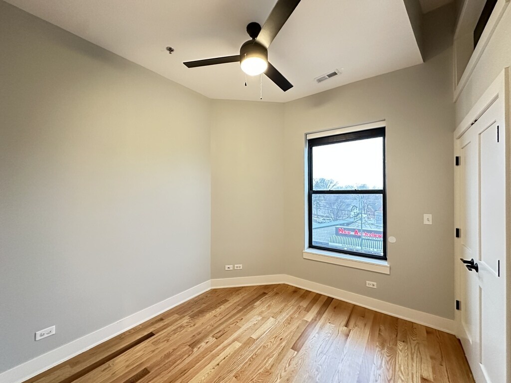 Building Photo - 3477 S Archer Ave