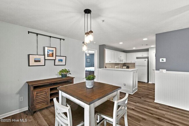 Building Photo - Fully furnished dream condo in Carolina Beach