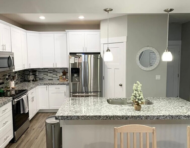 Building Photo - 1999 E Abbey Way