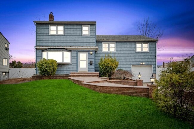 Primary Photo - 11 Gardenia Ln