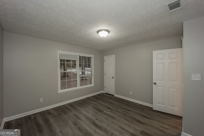 Building Photo - 100 Nandover Way