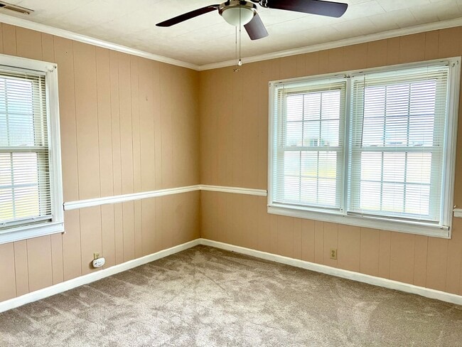 Building Photo - 3 Bed 1.5 Bath House in Belhaven