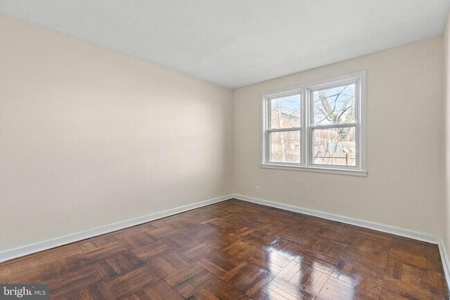 Building Photo - 3109 W 2nd St