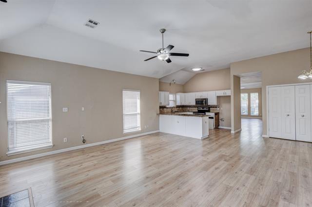 Building Photo - 2144 Chapman Dr