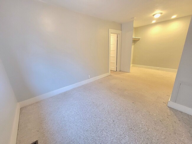 Building Photo - Cozy 1 Bed, 1 Bath Home in Desirable SE Portland