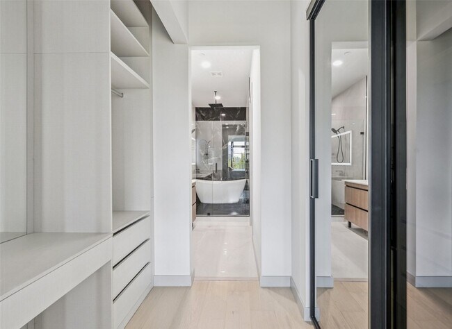 Building Photo - 1880 Beaumont St