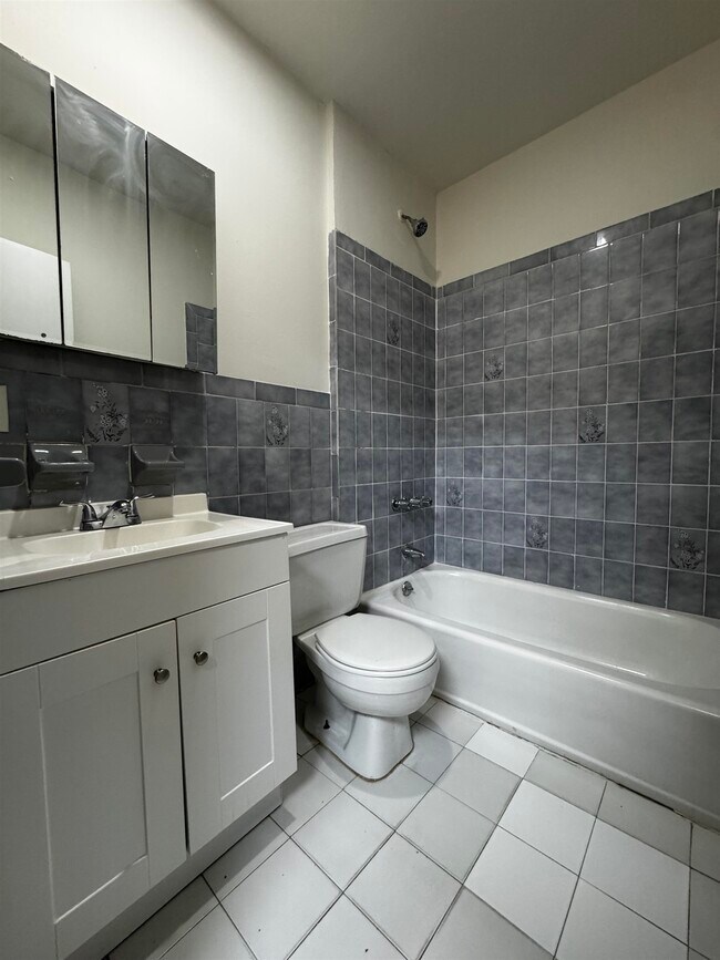 Building Photo - 722 Ocean Ave