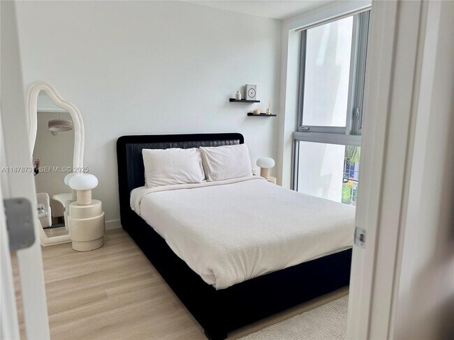 Building Photo - 13800 Highland Dr