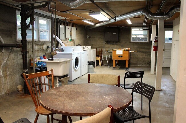 Building Photo - rensla14