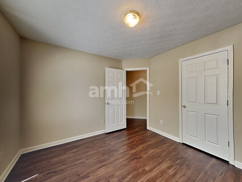 Building Photo - 1795 Charleston Oak Cir