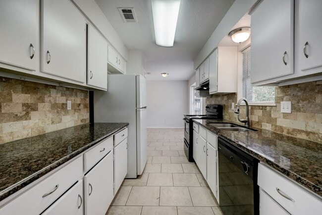 Building Photo - Home in Cypress for Lease! Move-in Ready!