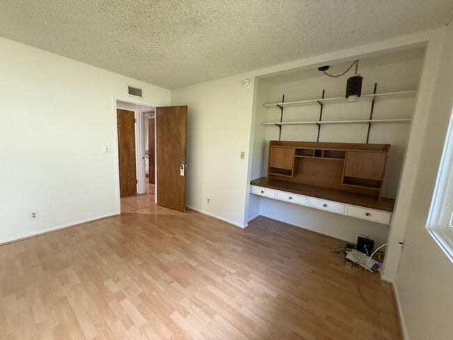 Building Photo - 9235 Creemore Dr