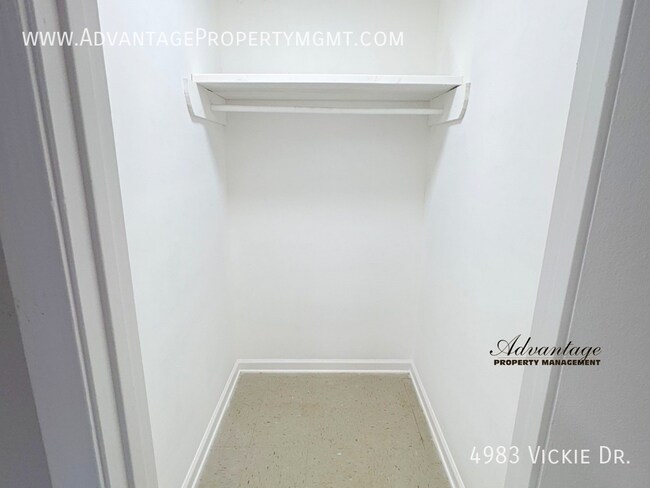 Building Photo - 4983 Vickie Dr