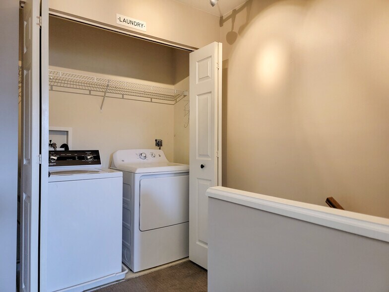 Building Photo - 358 Meetinghouse Ln