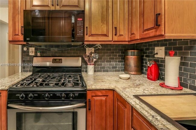 Building Photo - 1516 Funston St