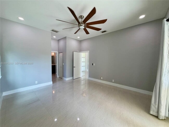 Building Photo - 5600 SW 199th Ave