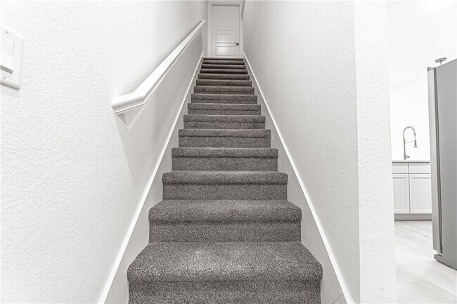 Building Photo - 2675 SW Livingston Square