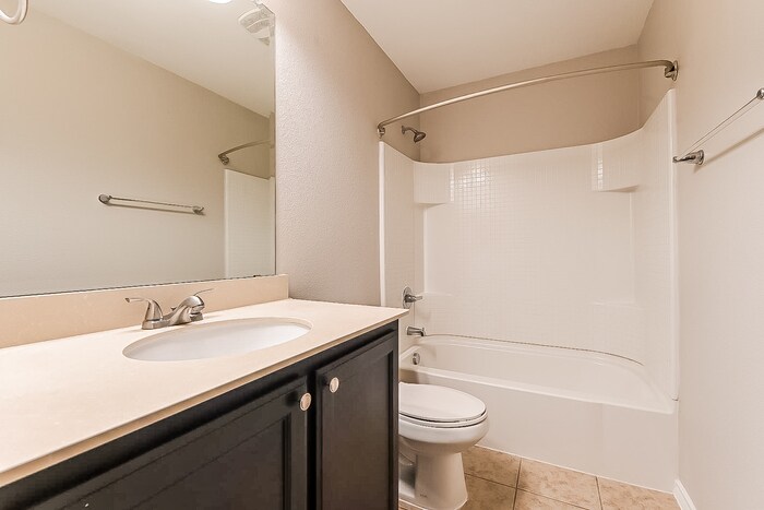 Building Photo - 1510 Kensington Pl
