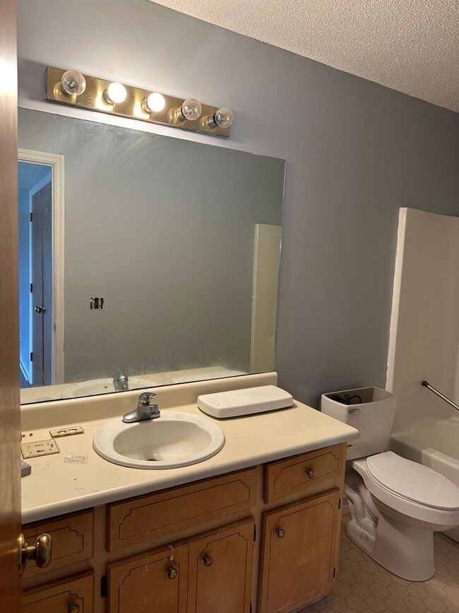 Building Photo - Coming soon 3 Bedroom 2 1/2 bath Townhome