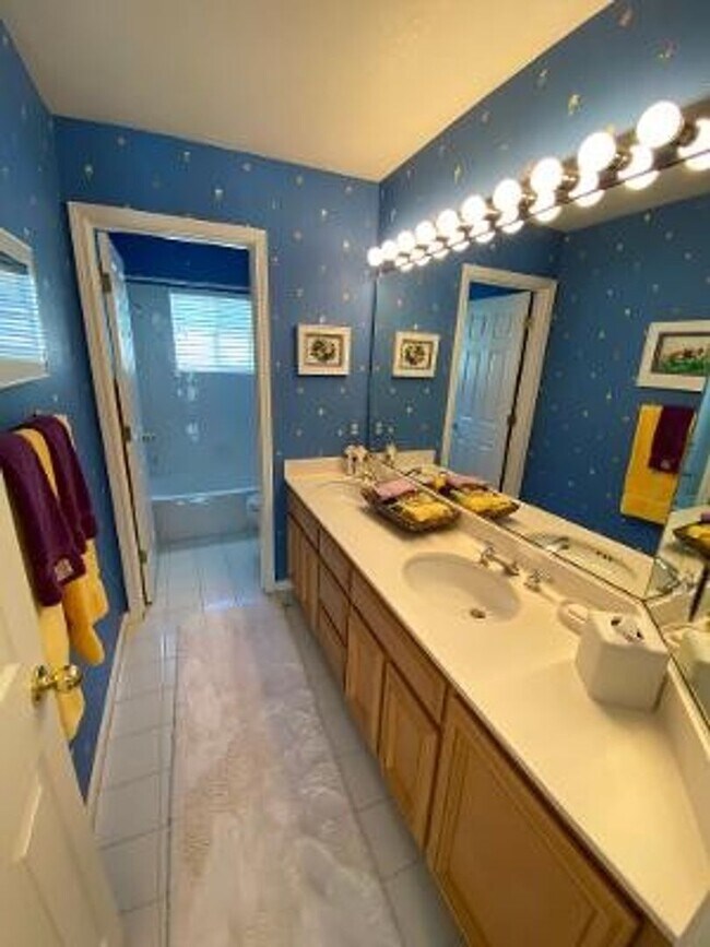 Building Photo - 3 Bed 3.5 Bath + Loft, In Downtown Danville (Stony Brook)