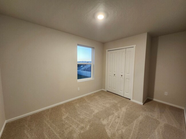 Building Photo - Brand-New Smart Home with Modern Luxury!