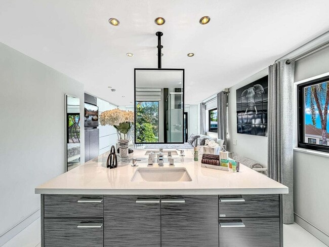 Building Photo - 2628 SE 10th St