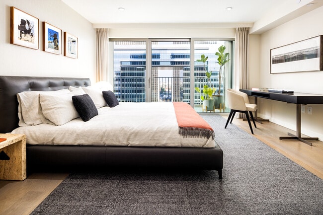 Building Photo - 2025 Ave of the Stars