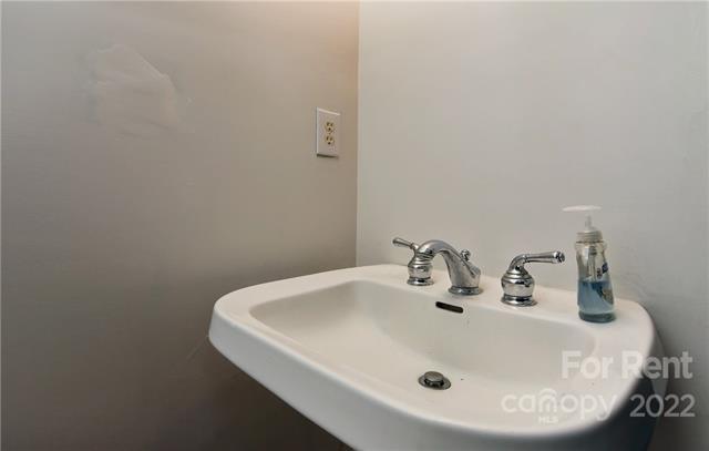 Building Photo - 517 Chadmore S Dr