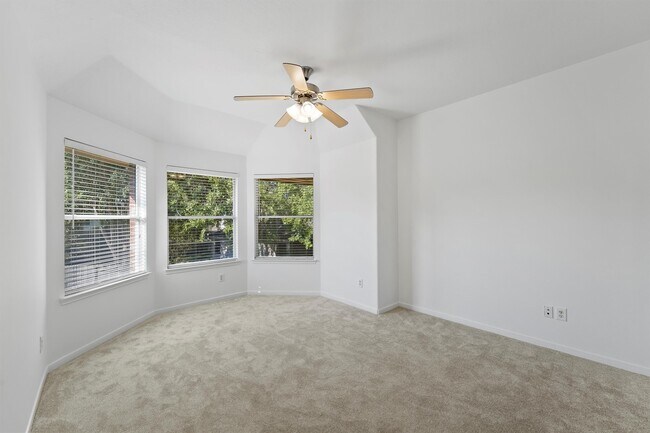 Building Photo - 26422 Creston Woods Dr