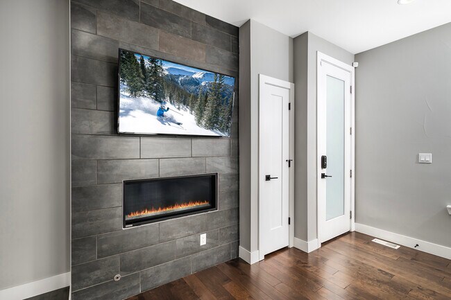 Main Entrance - 2185 S Cherokee St