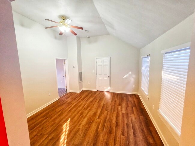 Building Photo - 400 Jamestown Ave