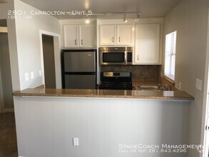 Building Photo - 2801 Carrolton-Unit 5