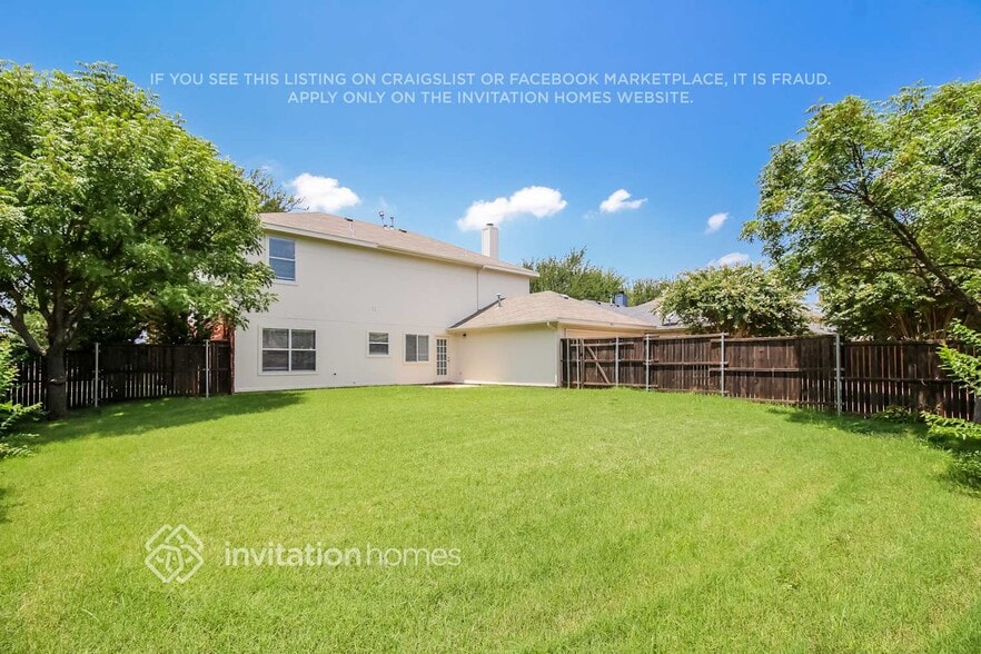 Building Photo - 3933 Pinetree Dr