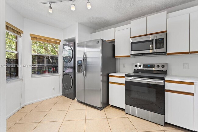 Building Photo - 1100 SW 128th Terrace